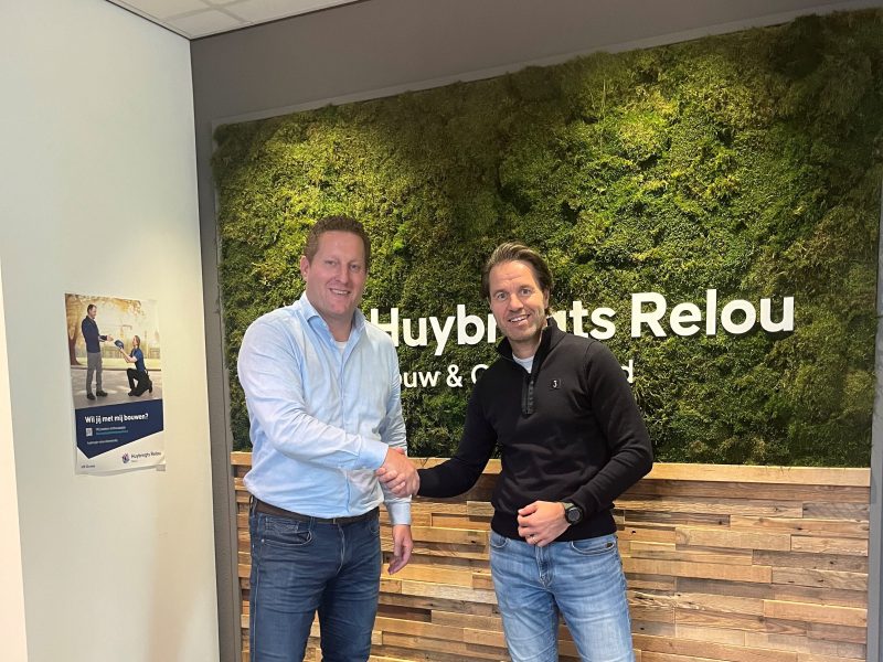 Wouter Bezemer en Mark Jansen schudden elkaar de hand