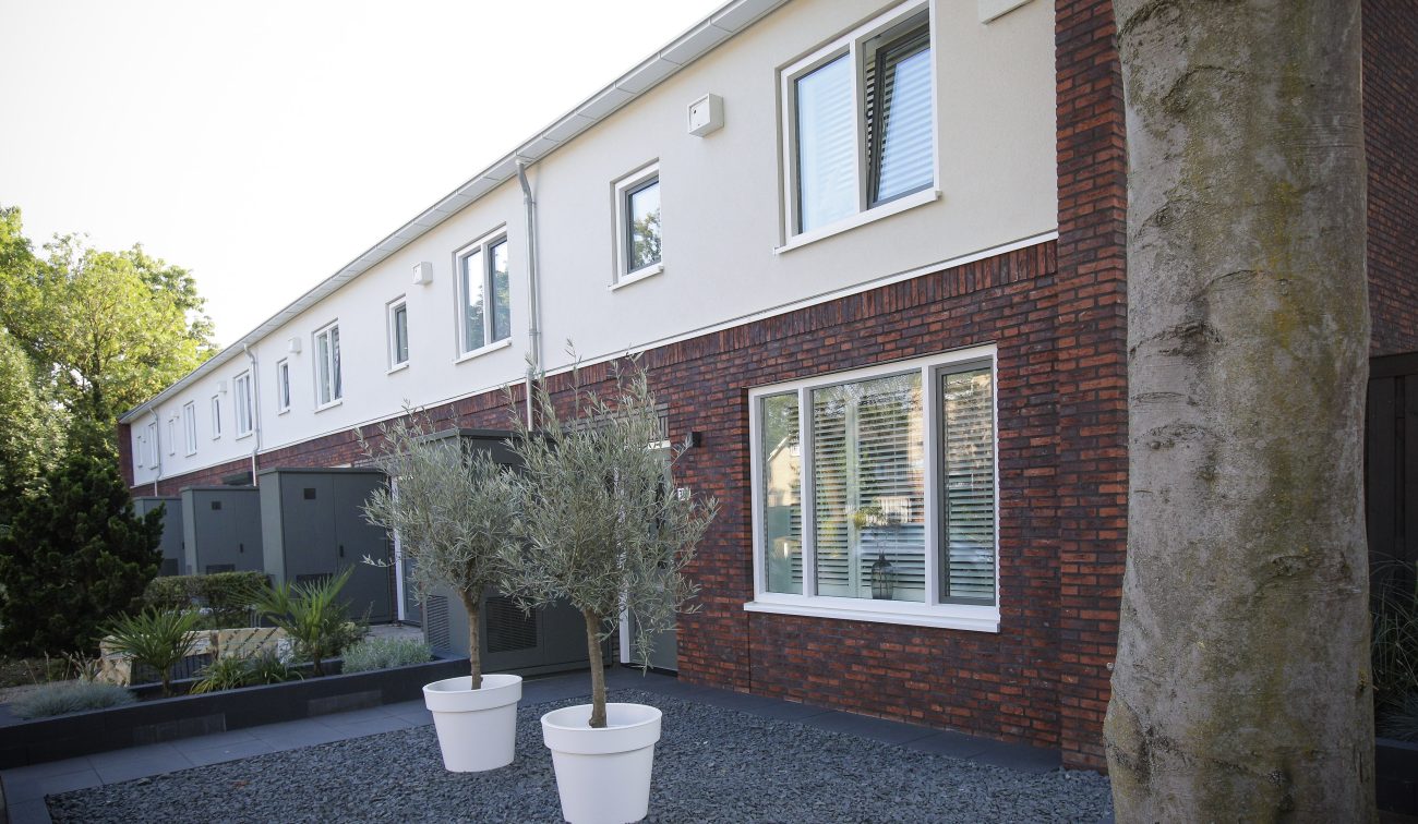 Renovatie NOM woningen in Gemert na groot onderhoud voortuin van de rijtjeswoningen