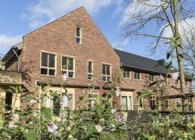 Achteraanzicht van de nieuwbouw van zorgwoningen bij Providentia in Sterksel