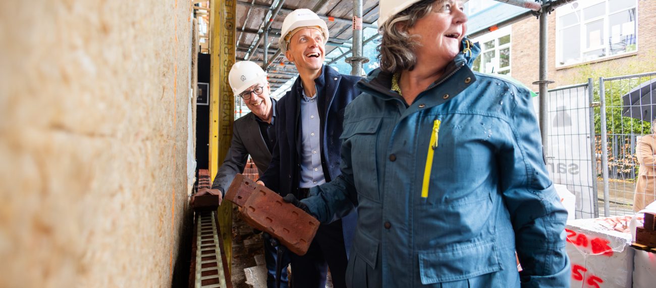 20250417 Eerste steen moment LR 028 9 X3 A9493 Verbeterd NR