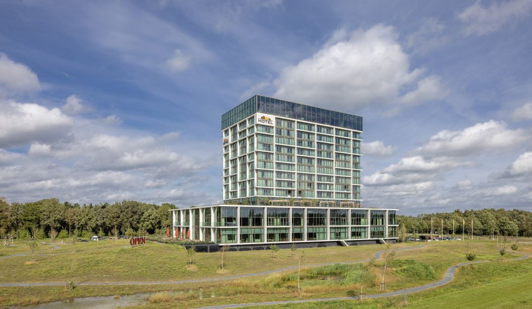 Achteraanzicht van de nieuwbouw van Van der Valk in Eindhoven-Best