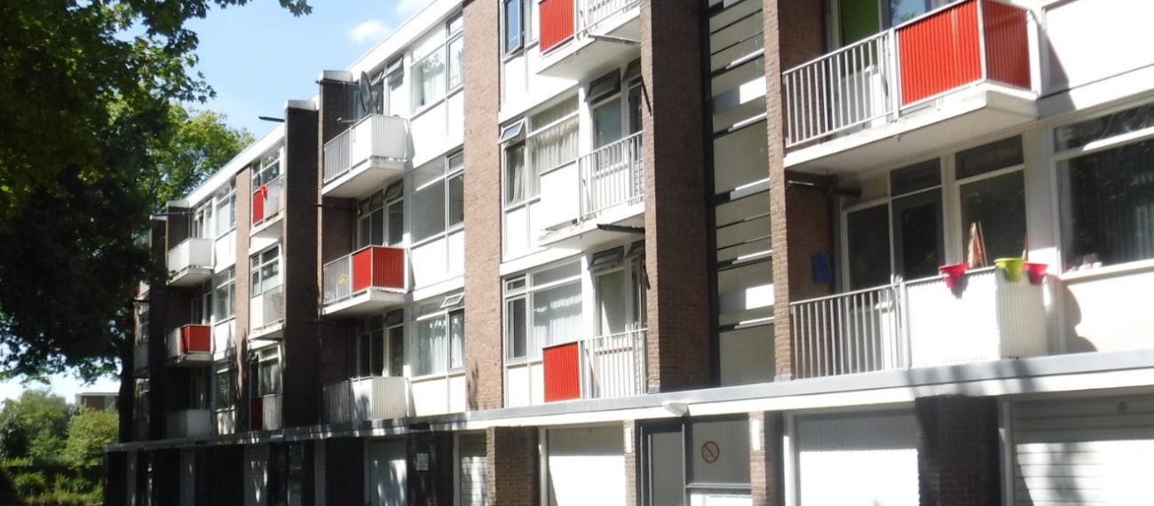 Appartementencomplex aan het Slipjachtpad in Tilburg met vernieuwde balkons, vastgelegd tijdens het groot onderhoudsproject.