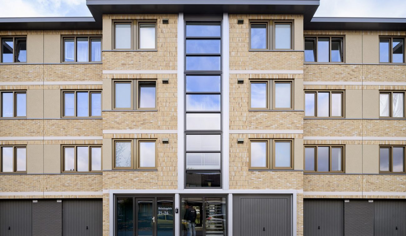 Groot onderhoud Prontoflats Helmond – vernieuwde appartementenflat met opgeknapte gevel en entree.