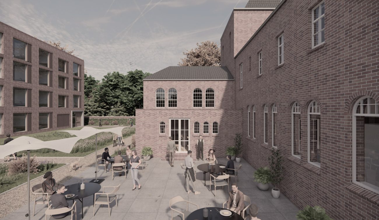 Impressie Transformatie Clarissenklooster – Hotel Clara Eindhoven, binnenhof met terras, baksteen en boogramen