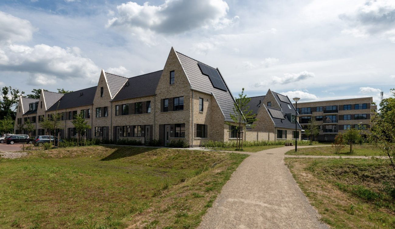 Nieuwbouwwoningen in de Grote Zeeheldenbuurt in Vught, onderdeel van het vernieuwingsproject met moderne architectuur en groene omgeving.