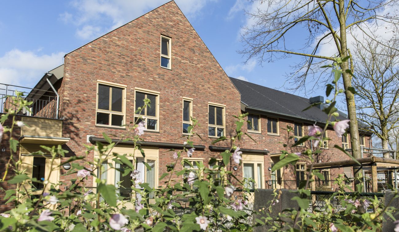 Achteraanzicht van de nieuwbouw van zorgwoningen bij Providentia in Sterksel