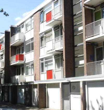 Appartementencomplex aan het Slipjachtpad in Tilburg met vernieuwde balkons, vastgelegd tijdens het groot onderhoudsproject.