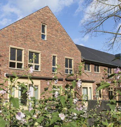 Achteraanzicht van de nieuwbouw van zorgwoningen bij Providentia in Sterksel