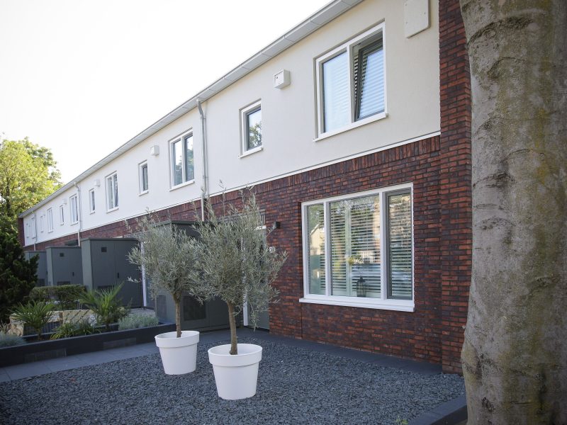 Renovatie NOM woningen in Gemert na groot onderhoud voortuin van de rijtjeswoningen